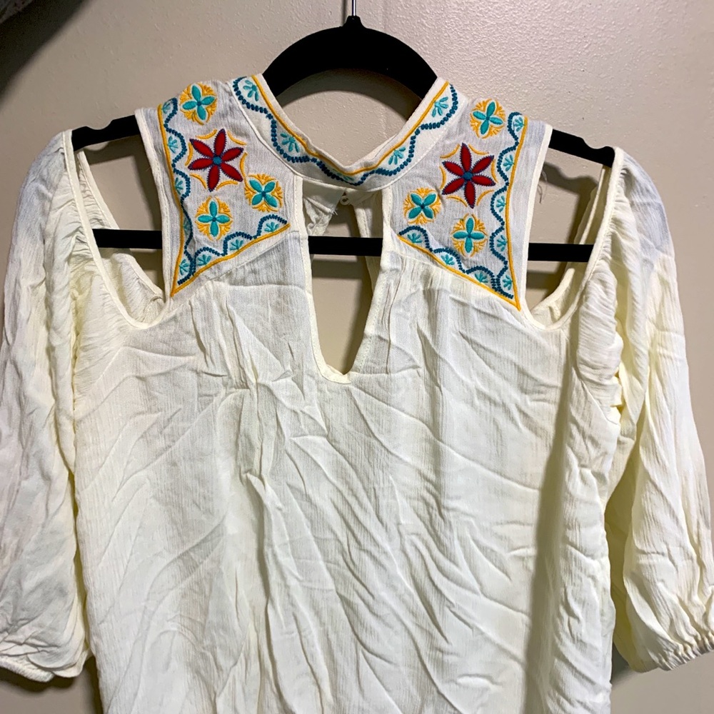 White detailed open shoulders flowy top